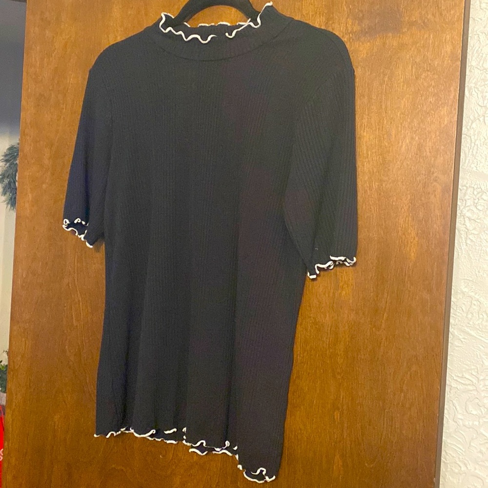 Cute black turtle neck tee w/ sweet white detailing!